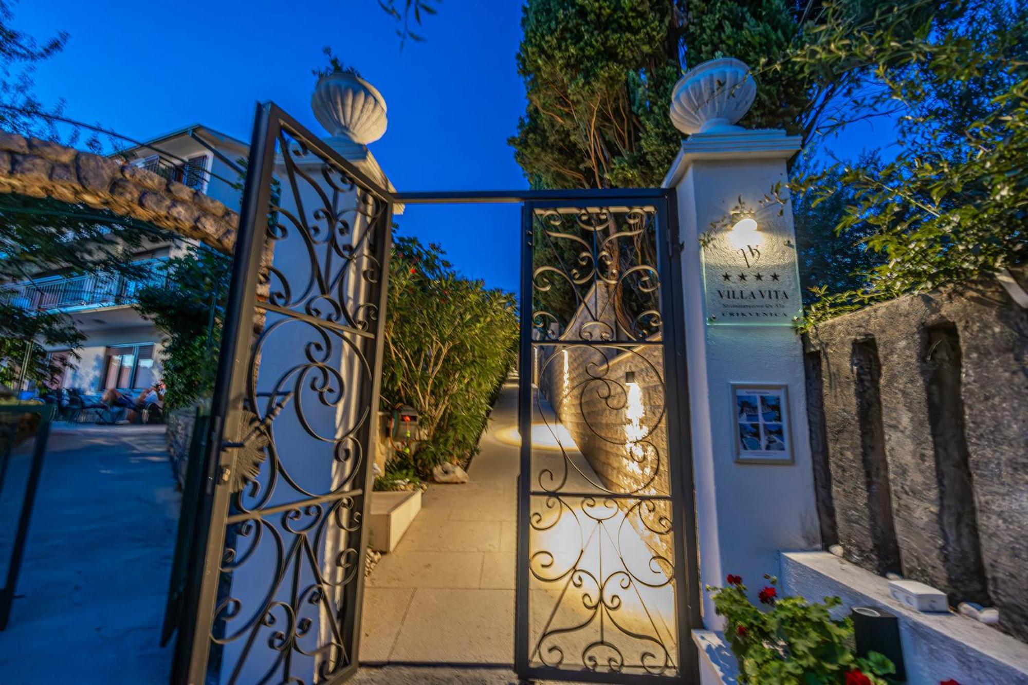 Villa Vita Luxury Apartments 茨里克韦尼察 外观 照片